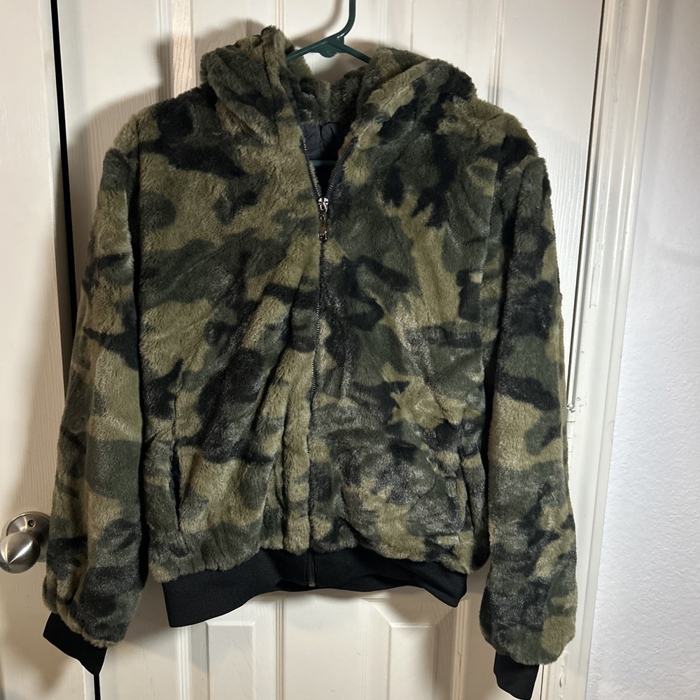 NWT Odiva Faux Fur Camo Jacket‎ Womens M